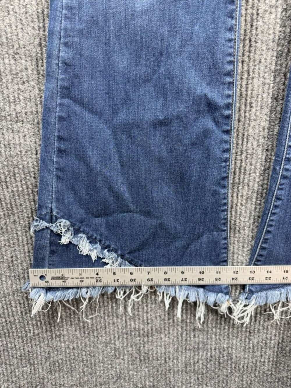 Judy Blue Flare Jeans Womens 9/29 Medium Wash Frayed Tulip Tiered Raw Hem Denim - Picture 9 of 10